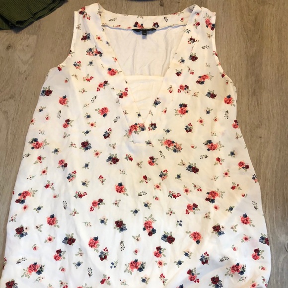 🔥2 for $10🔥 RW&CO tank top - Picture 2 of 4